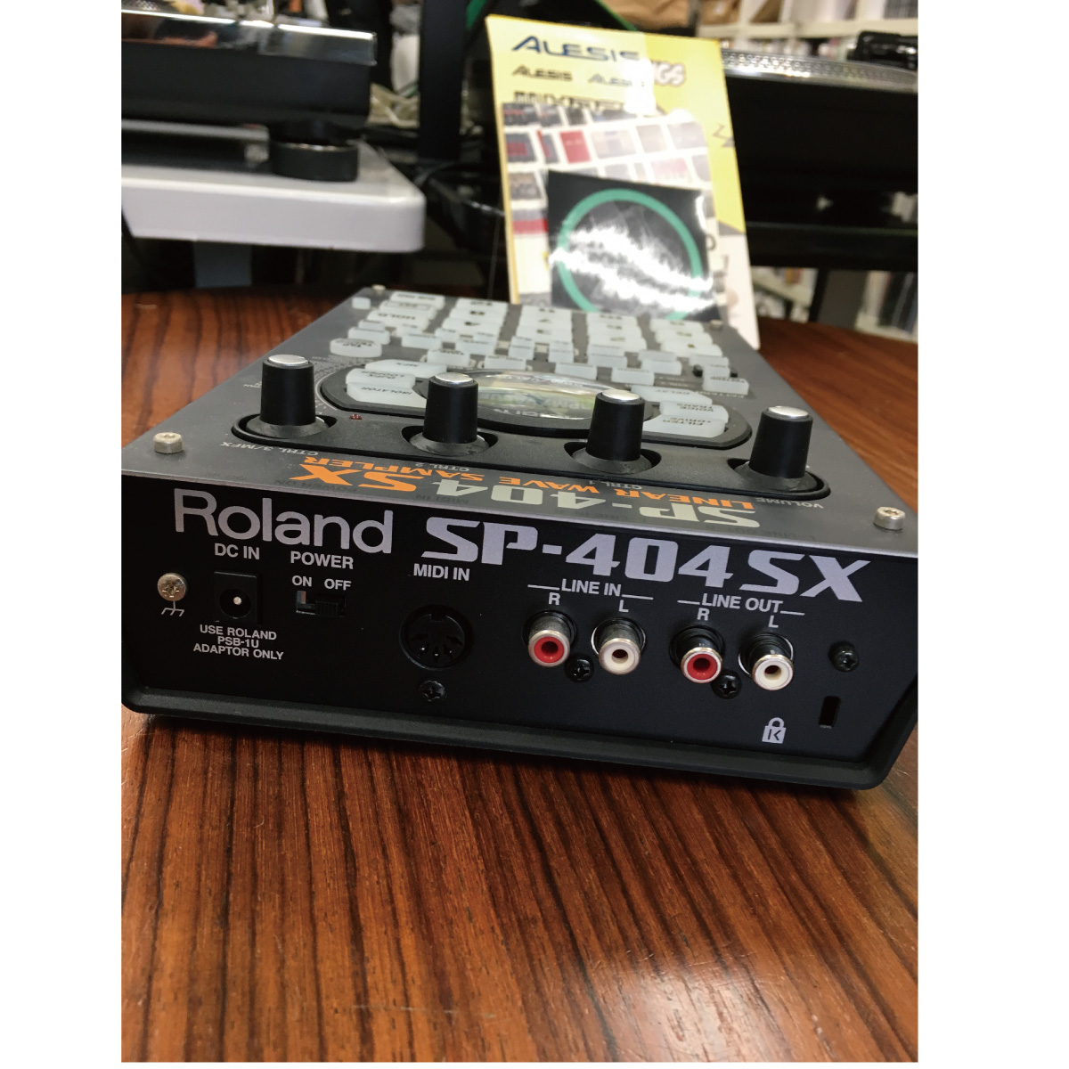 Rolandのサンプラー、SP-404SXのご紹介です。