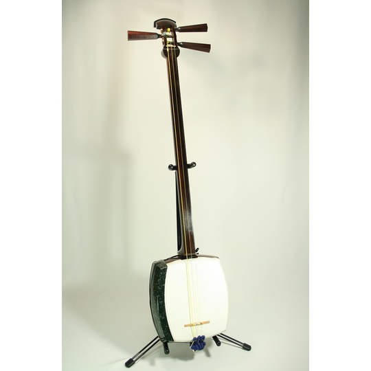 当店の中古三味線は、すべてメンテナンス済みでございます。 大津楽器