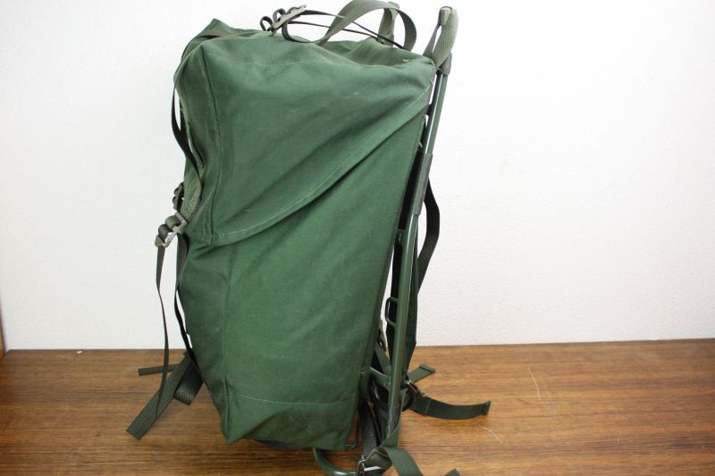 スウェーデン軍 バックパック リュックサック フレーム付き - 北欧