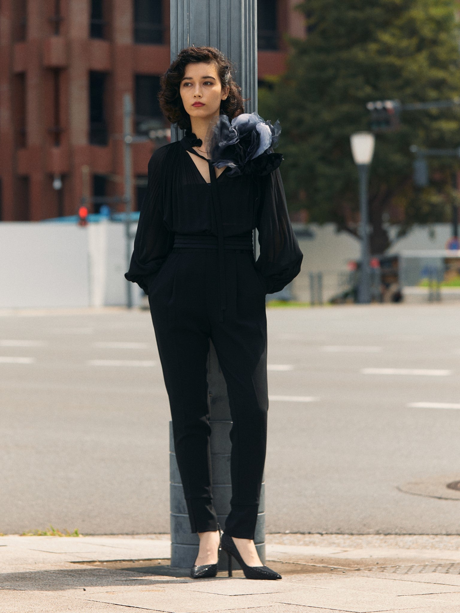 プリーツブラウス（フリルカラー）