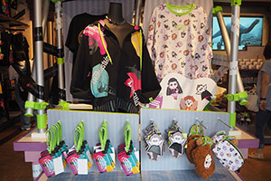 USJ開業時から人気のモンスターショー、初グッズに歓喜の声 | Lmaga.jp