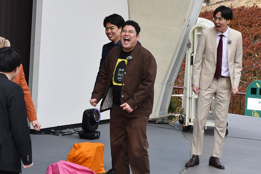 カベポスター永見、ひらパーで絶叫…謎の「効果音」に会場爆笑 | Lmaga.jp