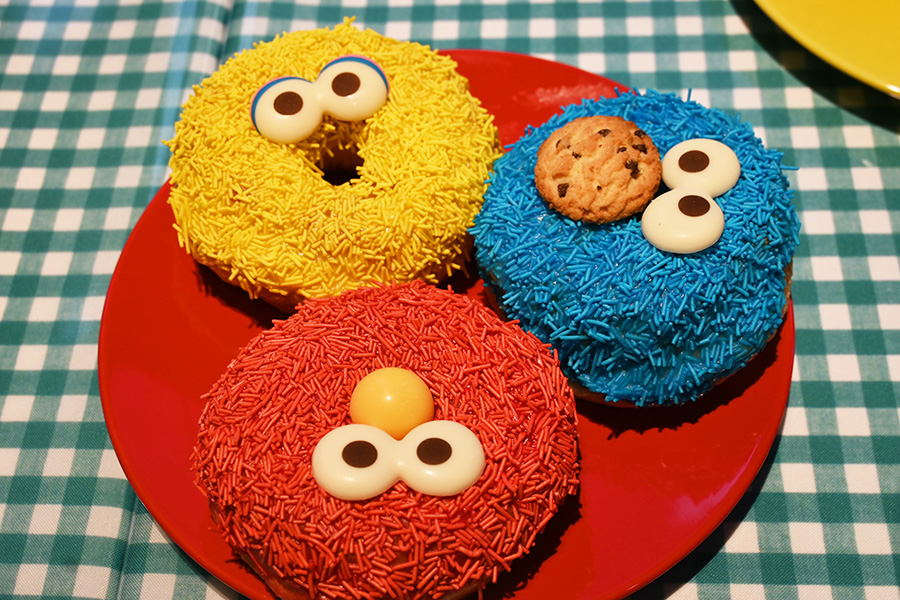 100人超えの行列…大阪初「セサミストリートマーケット」は、フード