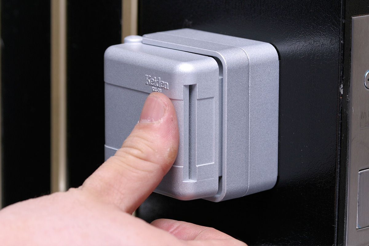 ロックツーロック（シルバー） | DEFENSEシリーズ | 株式会社日本