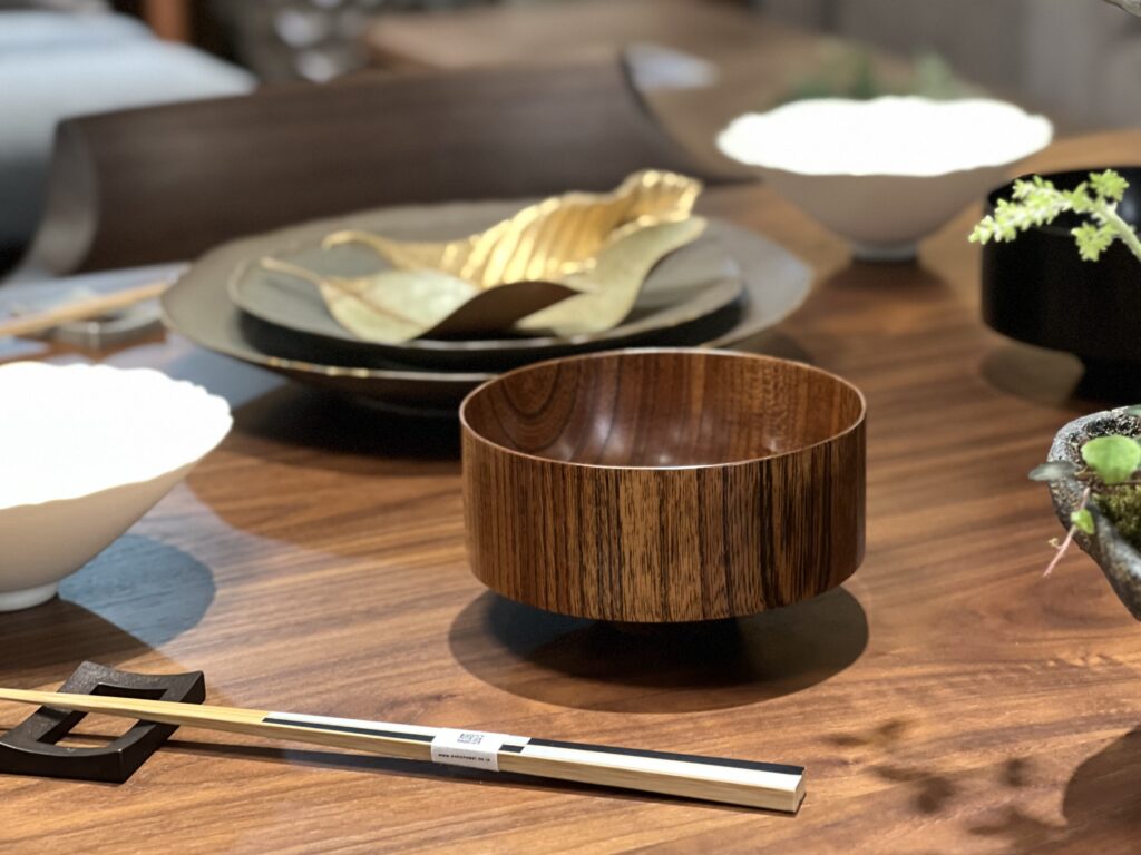 漆器を毎日の食卓に！KIWAKOTO(キワコト)の「TSUKI」と「UMI」のお椀は