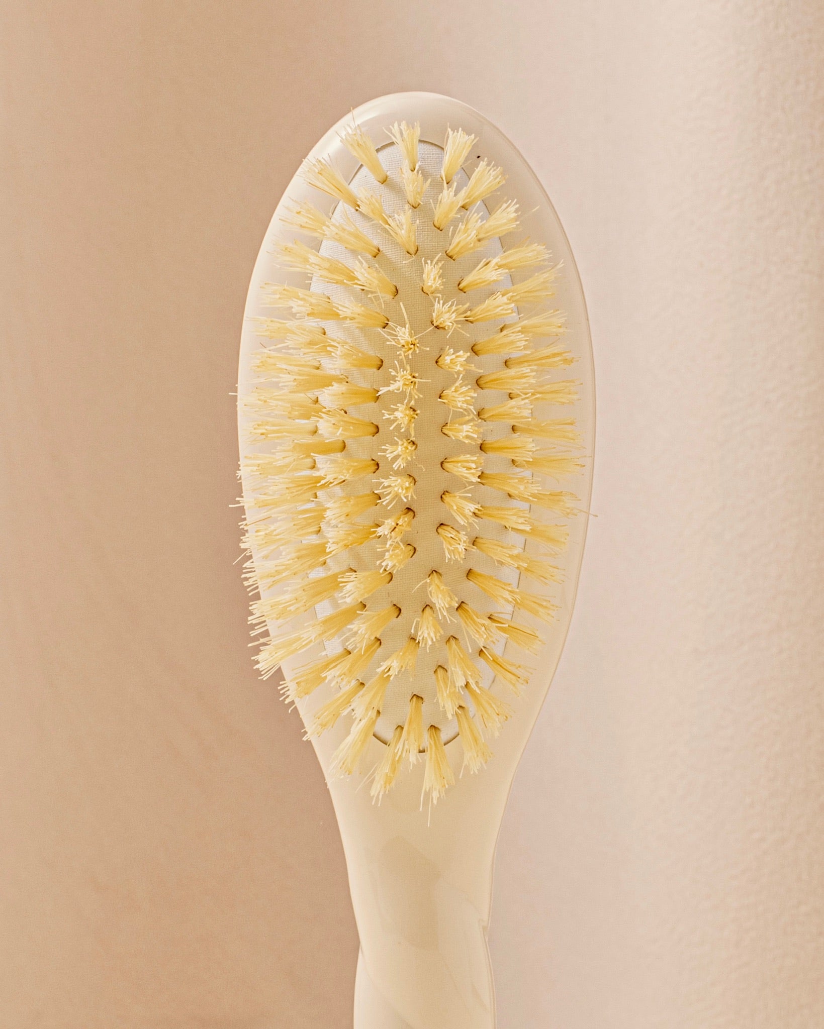 La Bonne Brosse x Bonpoint N.06: The Creamy White Baby Hairbrush