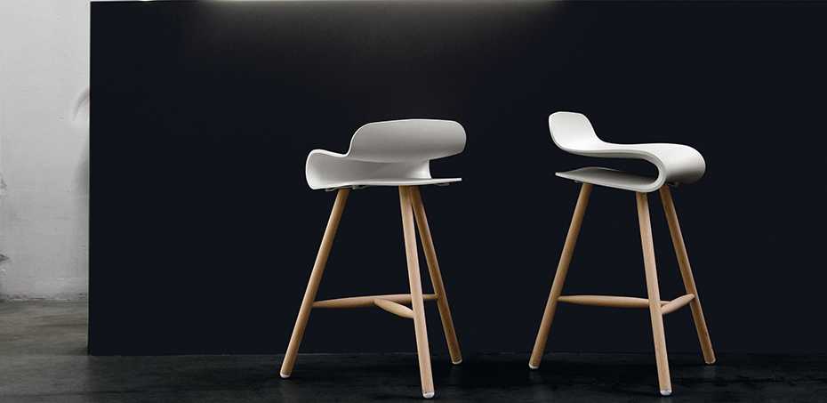 BCNデザインバースツール by Kristalia、デザイン Harry&Camila