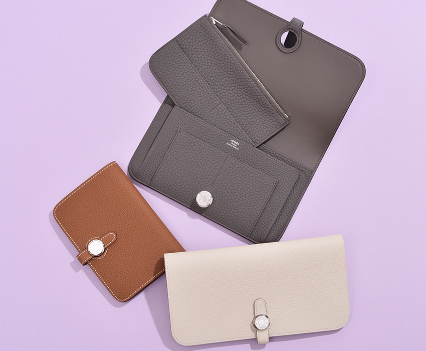 シンボリックなエルメスセリエの金具が美しい財布“ドゴン”に注目