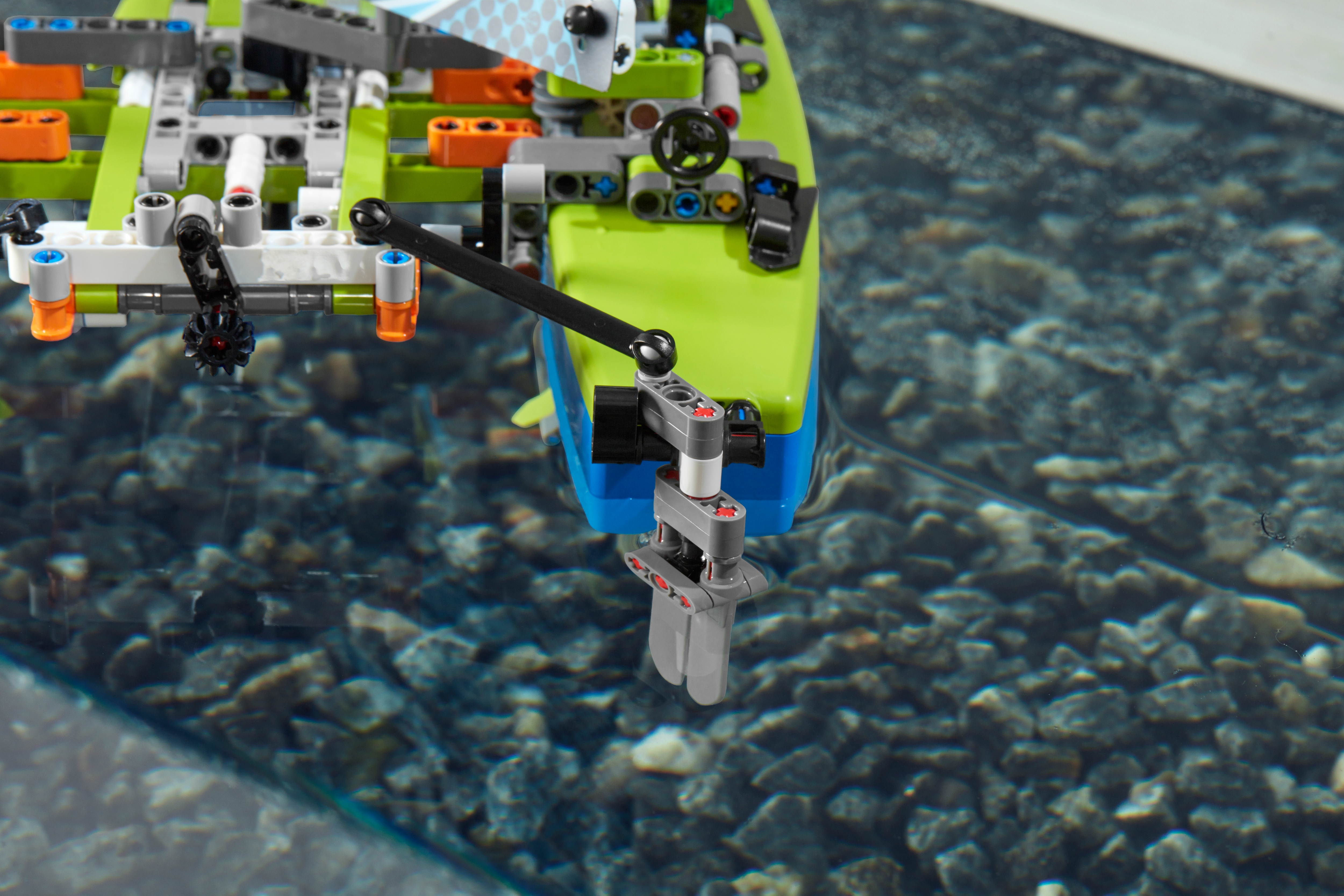 Catamaran 42105 | Technic™ | Buy online at the Official LEGO® Shop US