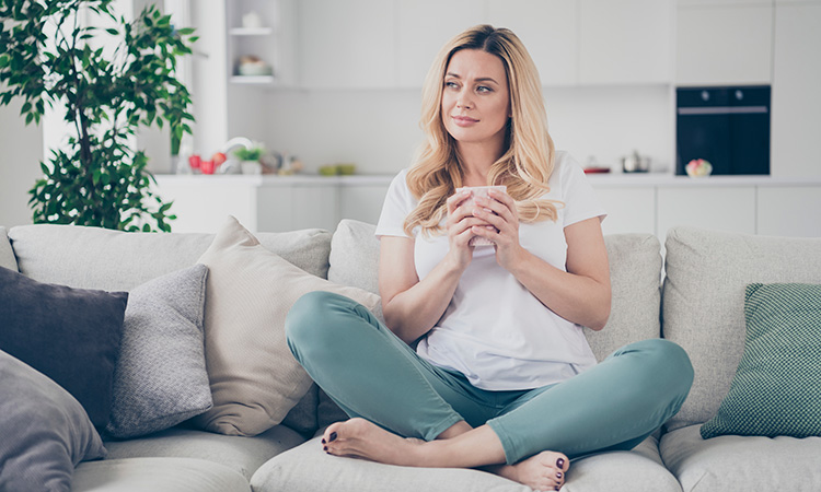 夏の乾燥肌はエアコンや紫外線が原因 暑い時期の保湿ケアをご紹介