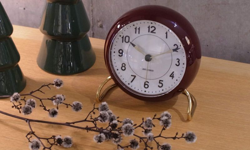 アルネ ヤコブセン テーブルクロック アラーム / ステーション - 時計