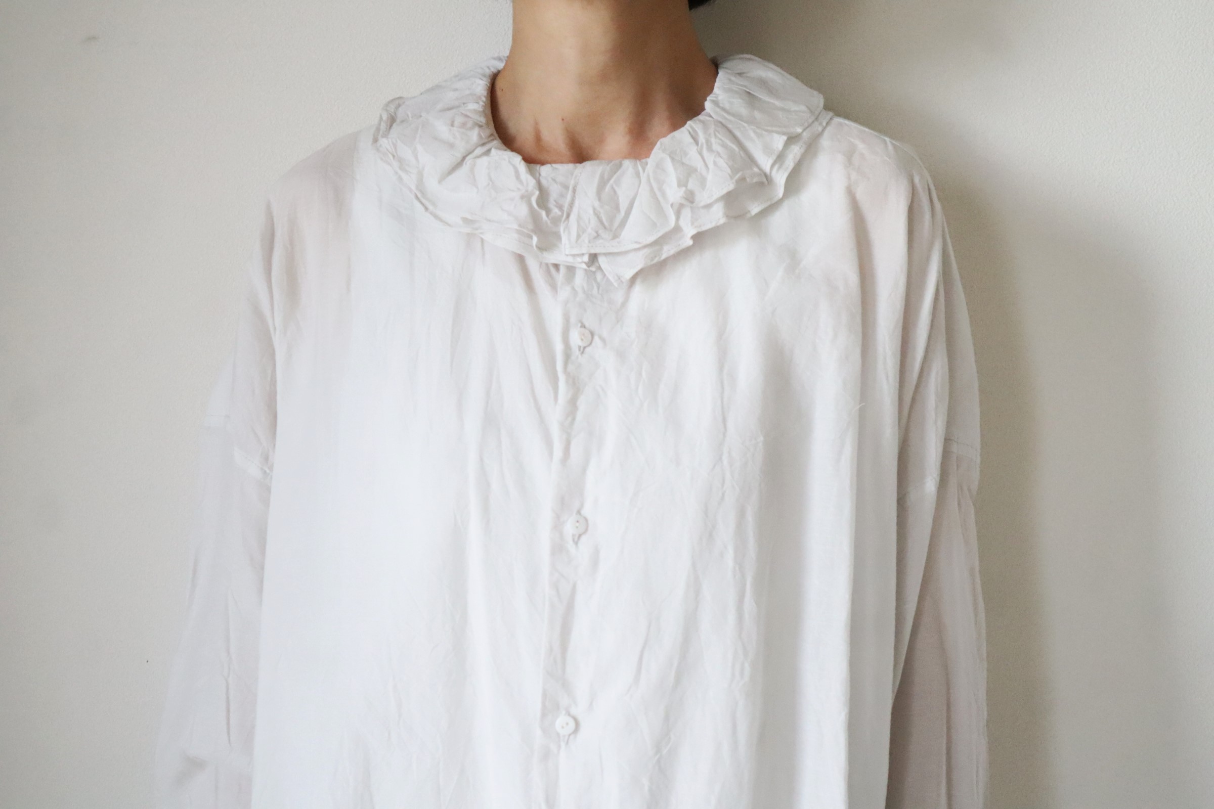 TOUJOURS公式通販 トゥジュ―正規取扱店 TOUJOURS/Ruffle Collar Baggy