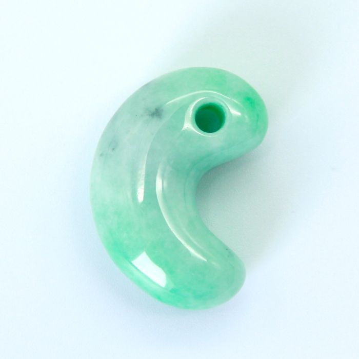 糸魚川ブルー翡翠勾玉 姫川上流大所川産