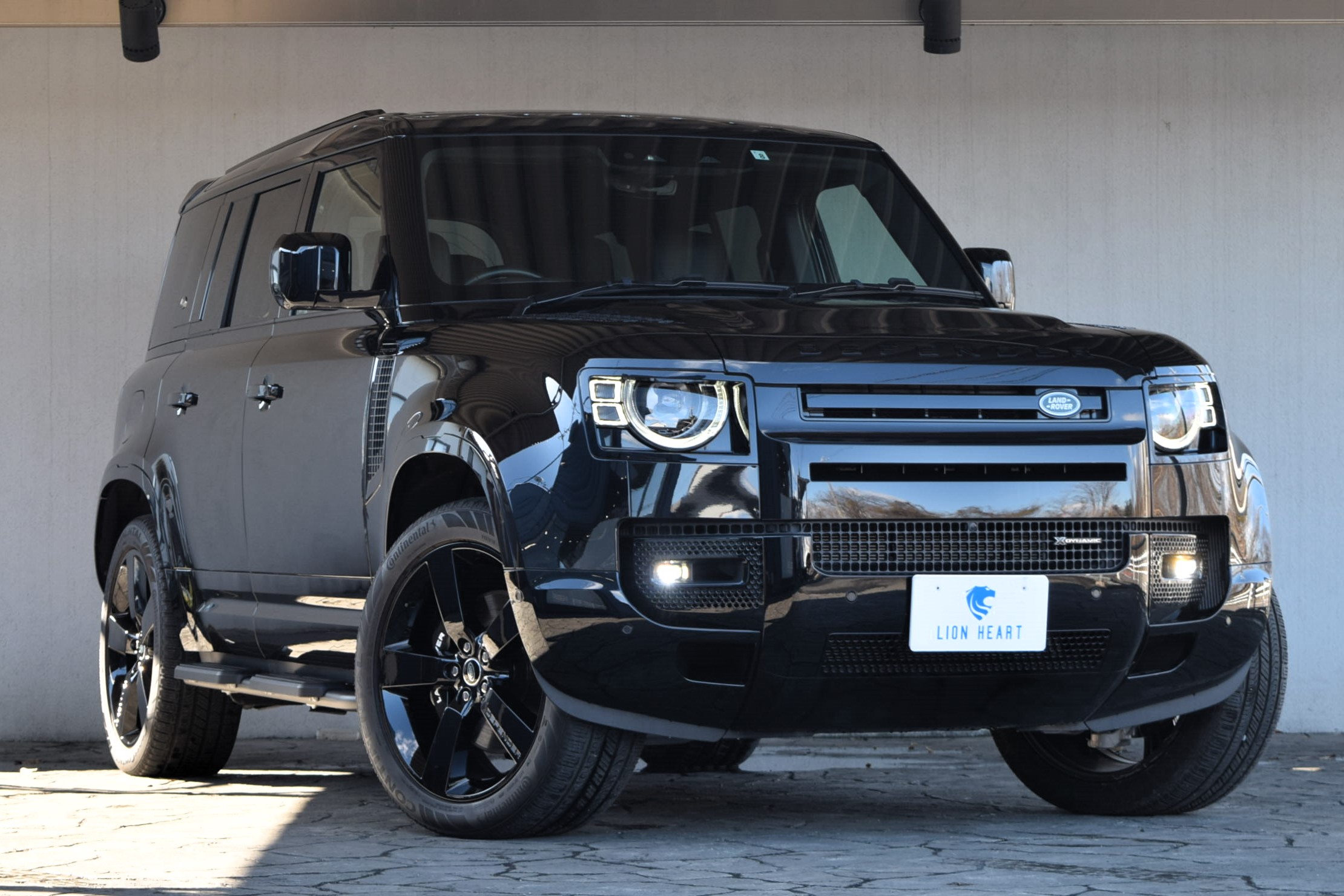 高級感のあるイメージでランドローバー ディフェンダー 110を