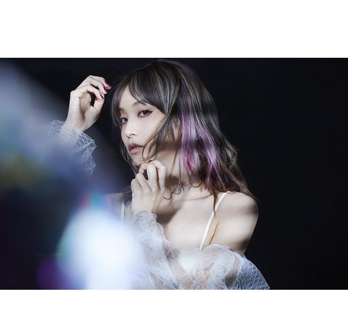 LiSAニューシングル「赤い罠(who loves it?) / ADAMAS」発売記念