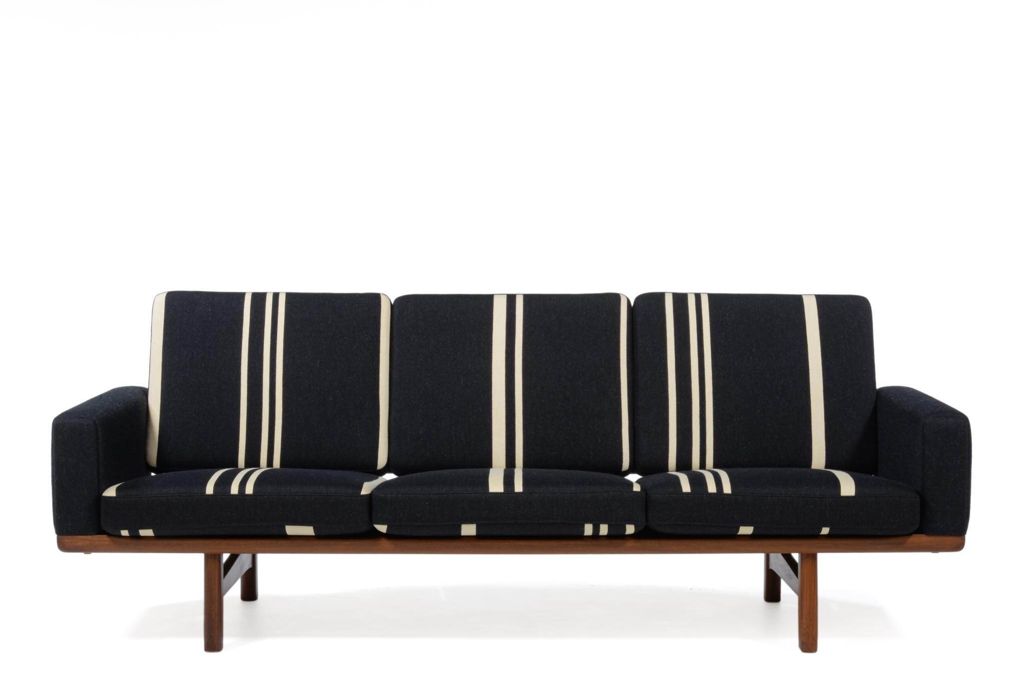 Hans J. Wegner GE236 3-seater sofa｜Luca Scandinavia | 北欧