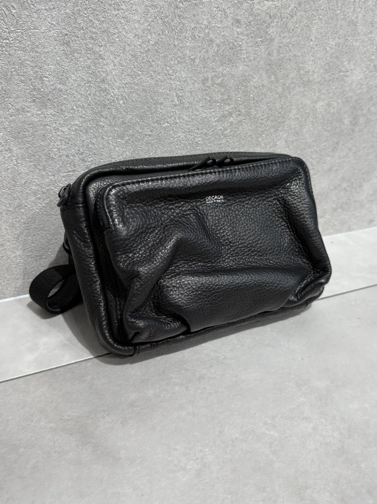 DECADE - オイルドレザー ミニショルダーバッグ / DCD-01326B