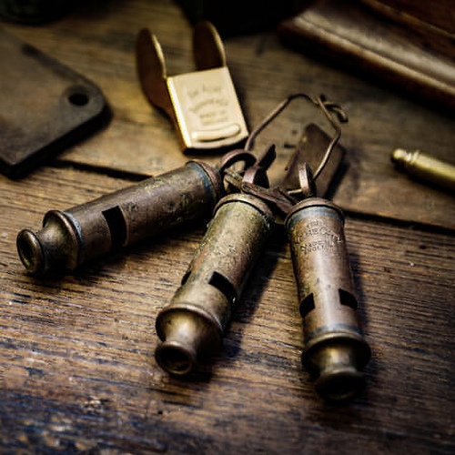 たった1つの笛があなたの命を守るかも 150年の歴史 英国製ホイッスル