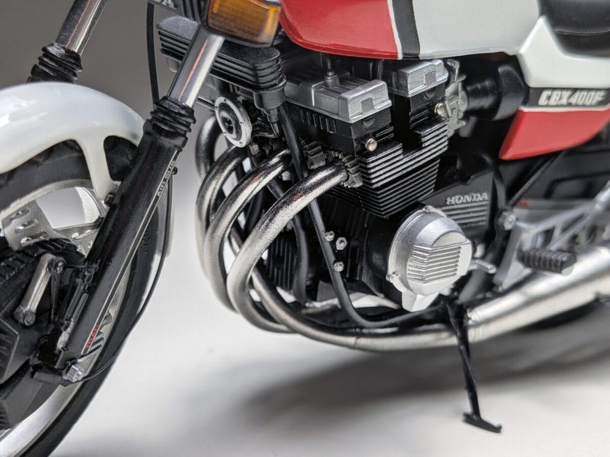 ホンダ「CBX400F」 キットで楽しむ伝説のネイキッドスポーツ