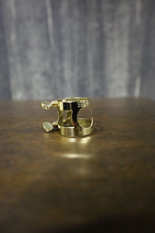 Selmer 旧リガチャー A.Sax.用 - 管楽器を深く楽しむ人へ｜MOUTON