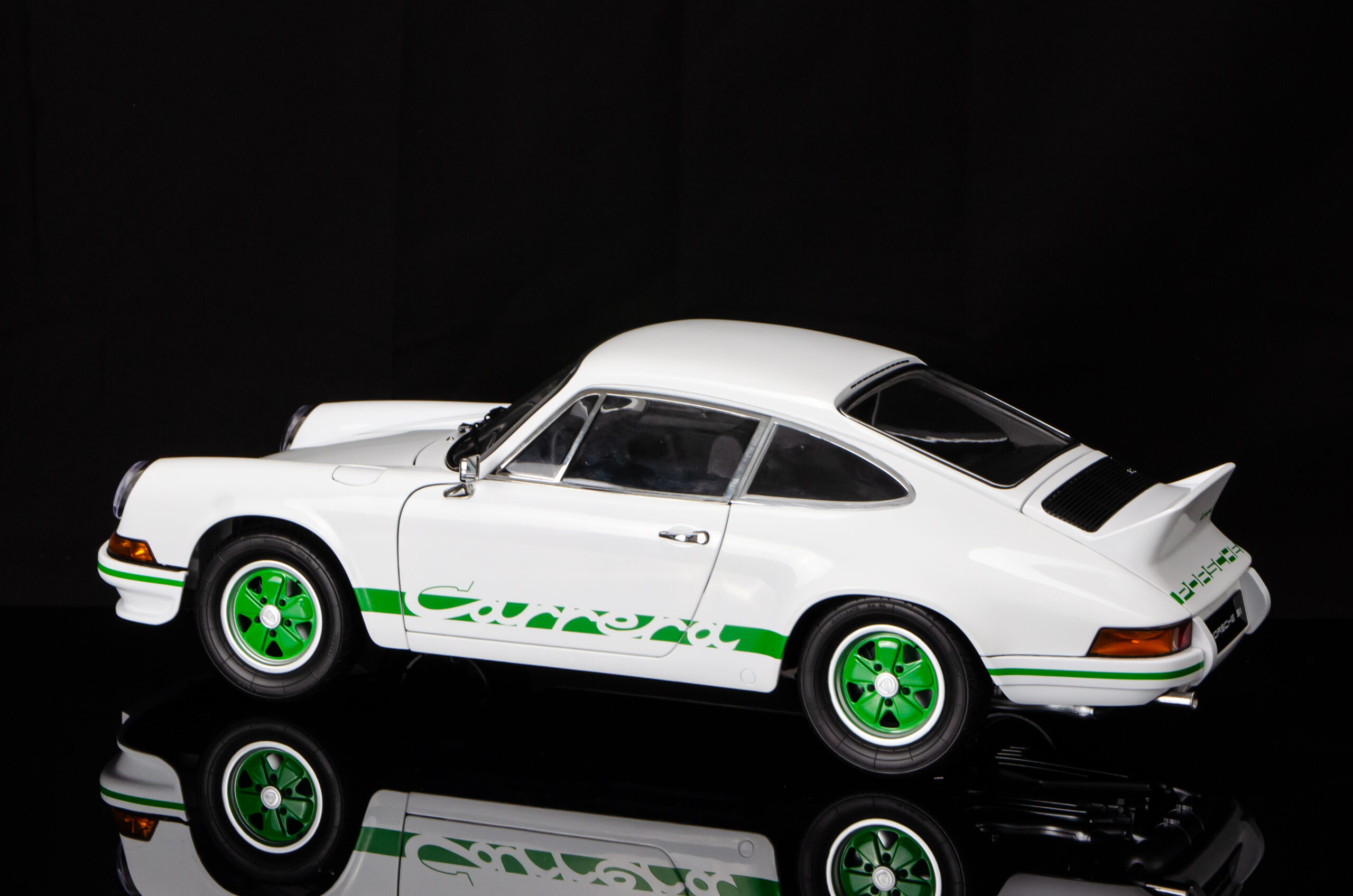IXO ポルシェ 911 カレラ 2,7 RS イエローキット 1:8