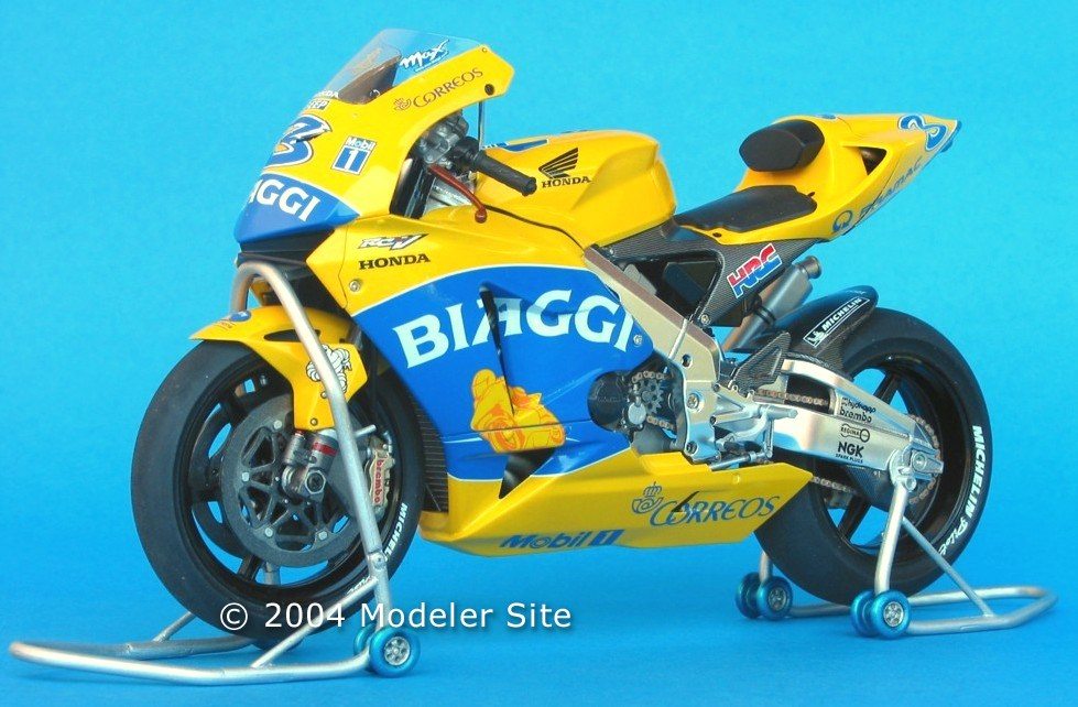 The battle of the Honda RC211V: Telefonica vs Pons Tamiya 1/12