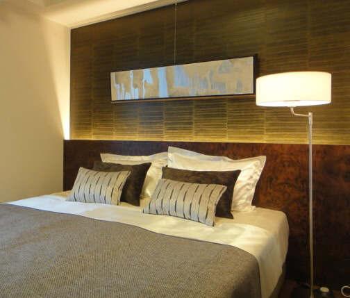 リビングに飾るホテルライクなアート・絵画