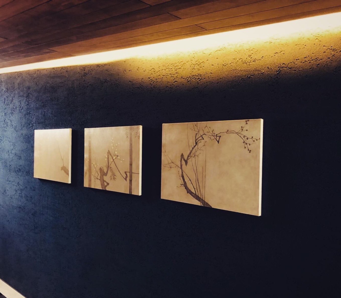 リビングに飾るホテルライクなアート・絵画