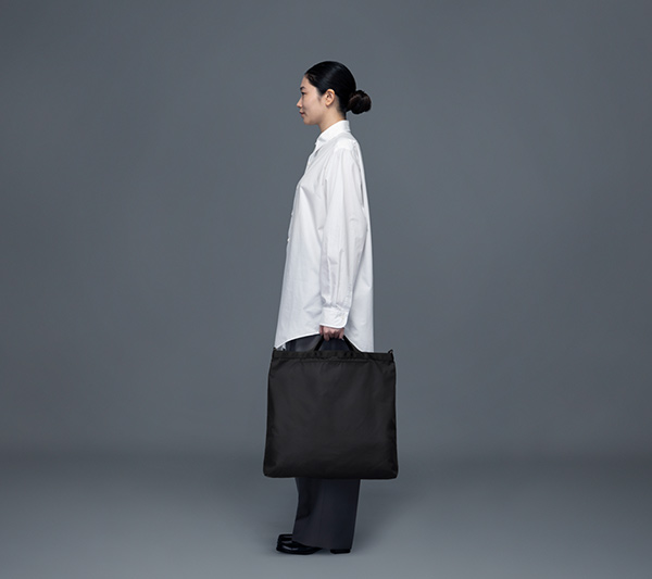 TOTE SHOULDER STANDARD L BLACK | STANDARD | PRODUCTS | MONOLITH