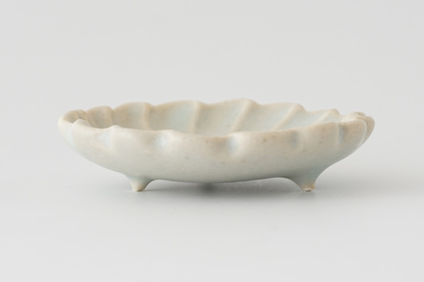 羅以音窯 花三つ足豆皿｜和食器の通販 monsen