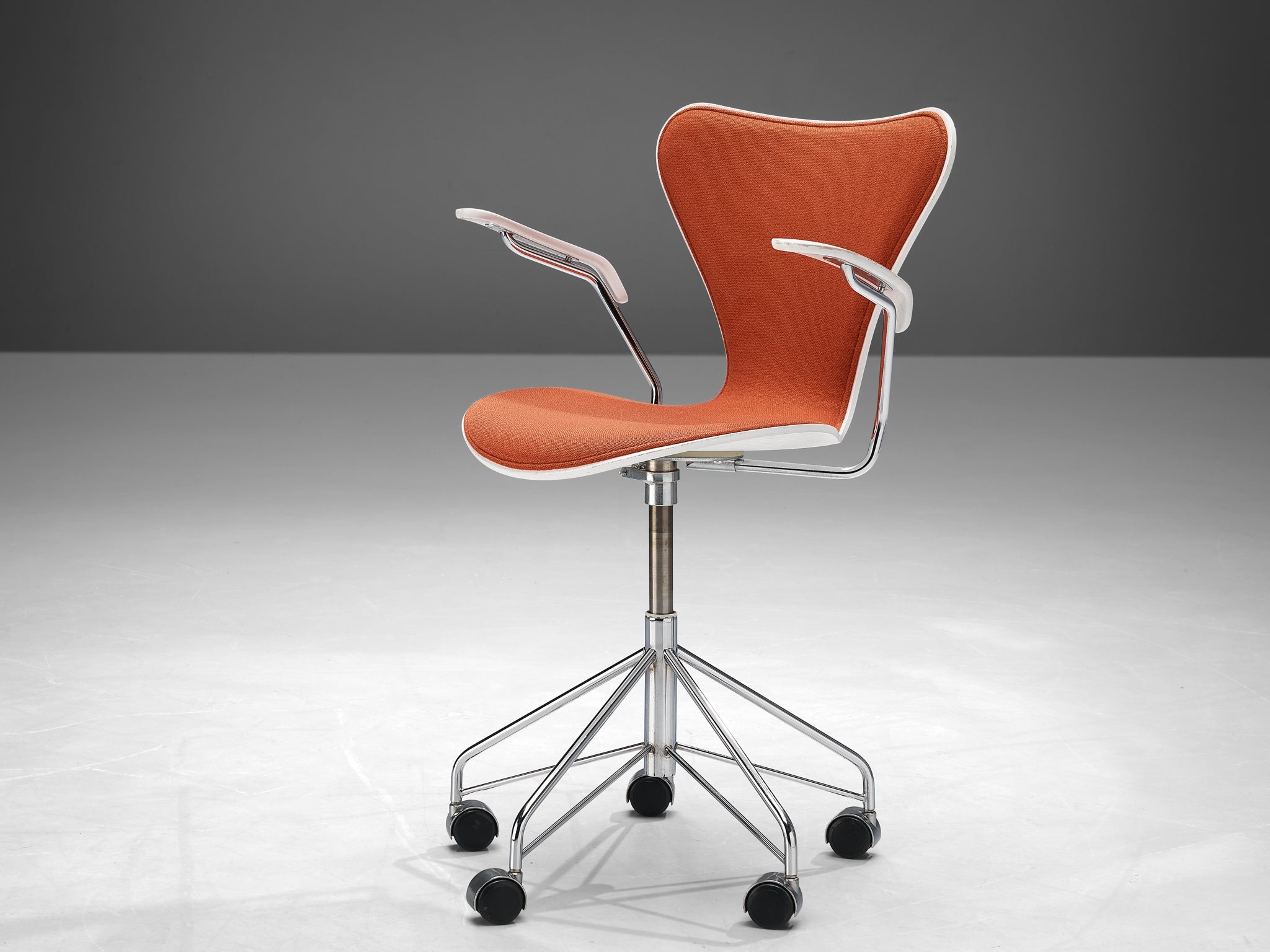 Arne Jacobsen for Fritz Hansen Office Chair in Red Upholstery