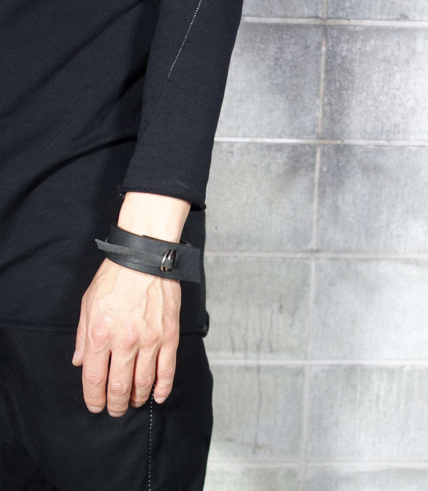 iolom 、 io-02-083 、BANGLE GUIDI COW LEATHER + Ag950 商品詳細