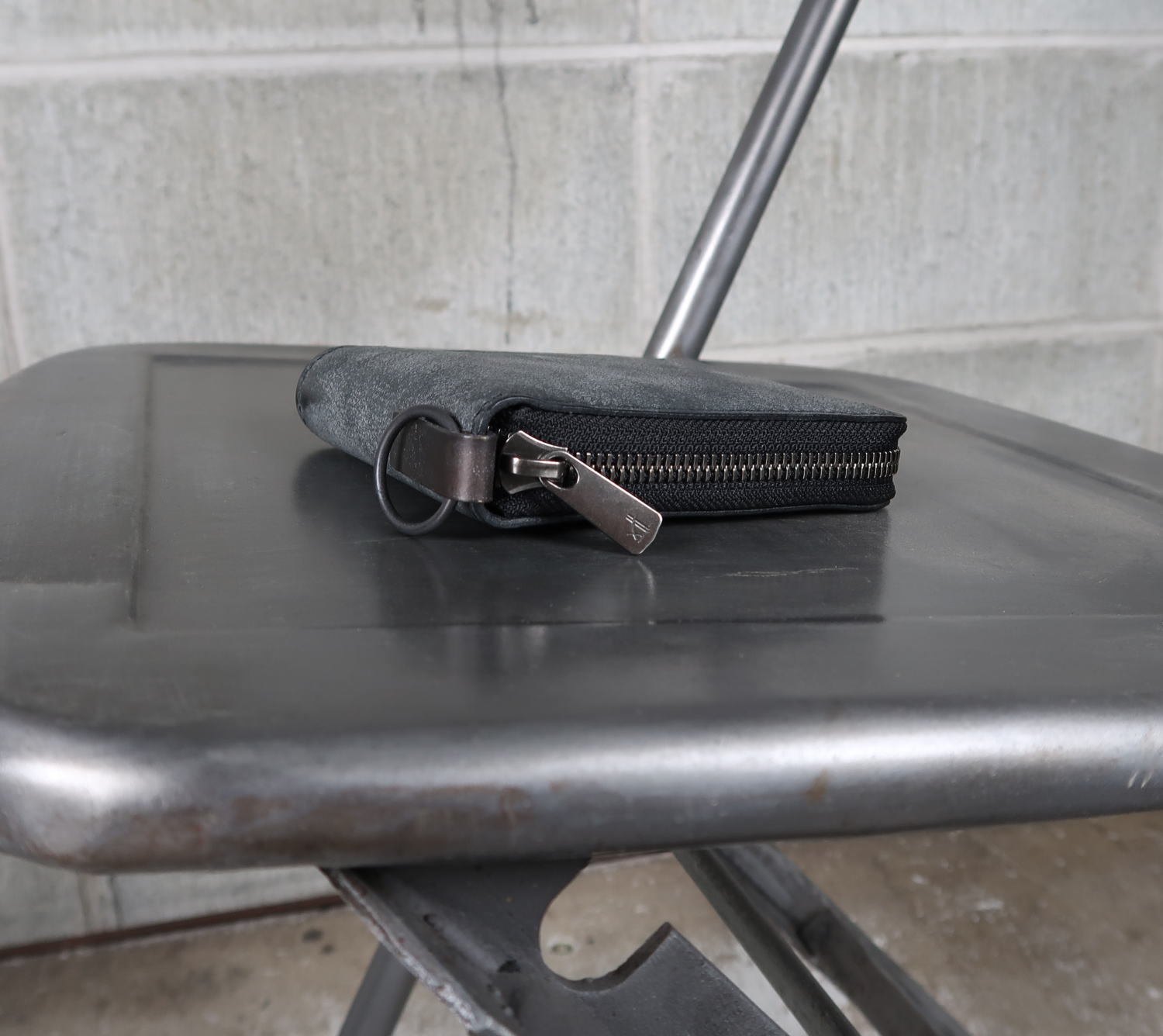 iolom、 io-07-021、 MINI ROUND ZIP WALLET 商品詳細｜ MORPHINE