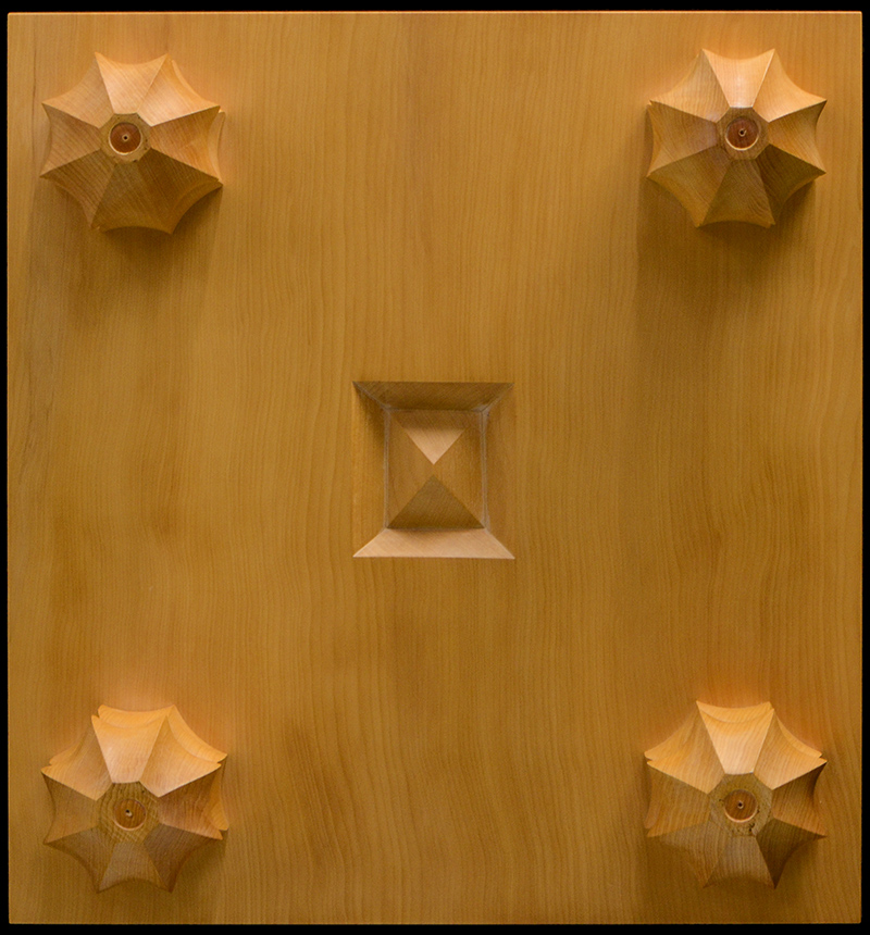 国産本榧足付碁盤 5寸5分（天地柾） ga50050 | 前川榧碁盤店