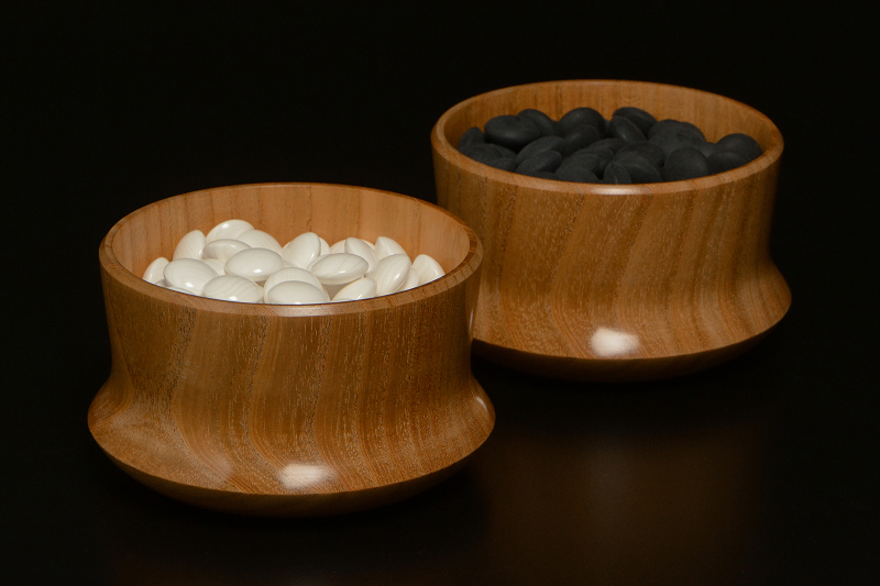 栴檀本因坊型碁笥 極上（38号） | 前川榧碁盤店