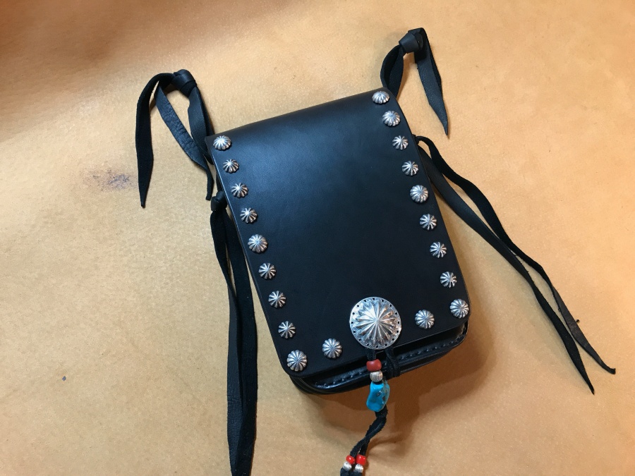 シルバーコンチョ付メディスンバッグ（手縫い）｜バイカーズスタイルの