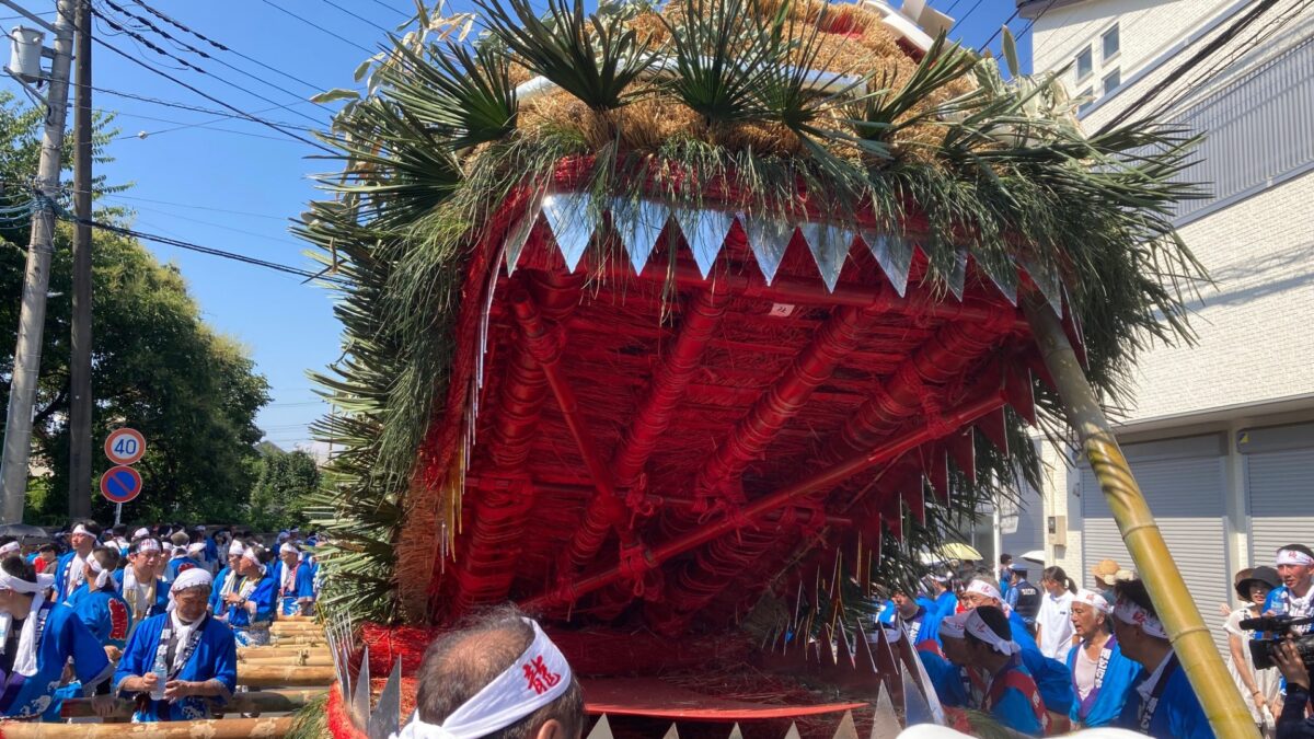 鶴ヶ島市で4年に一度、巨大な龍蛇がまちなかを練り歩く年中行事「脚折