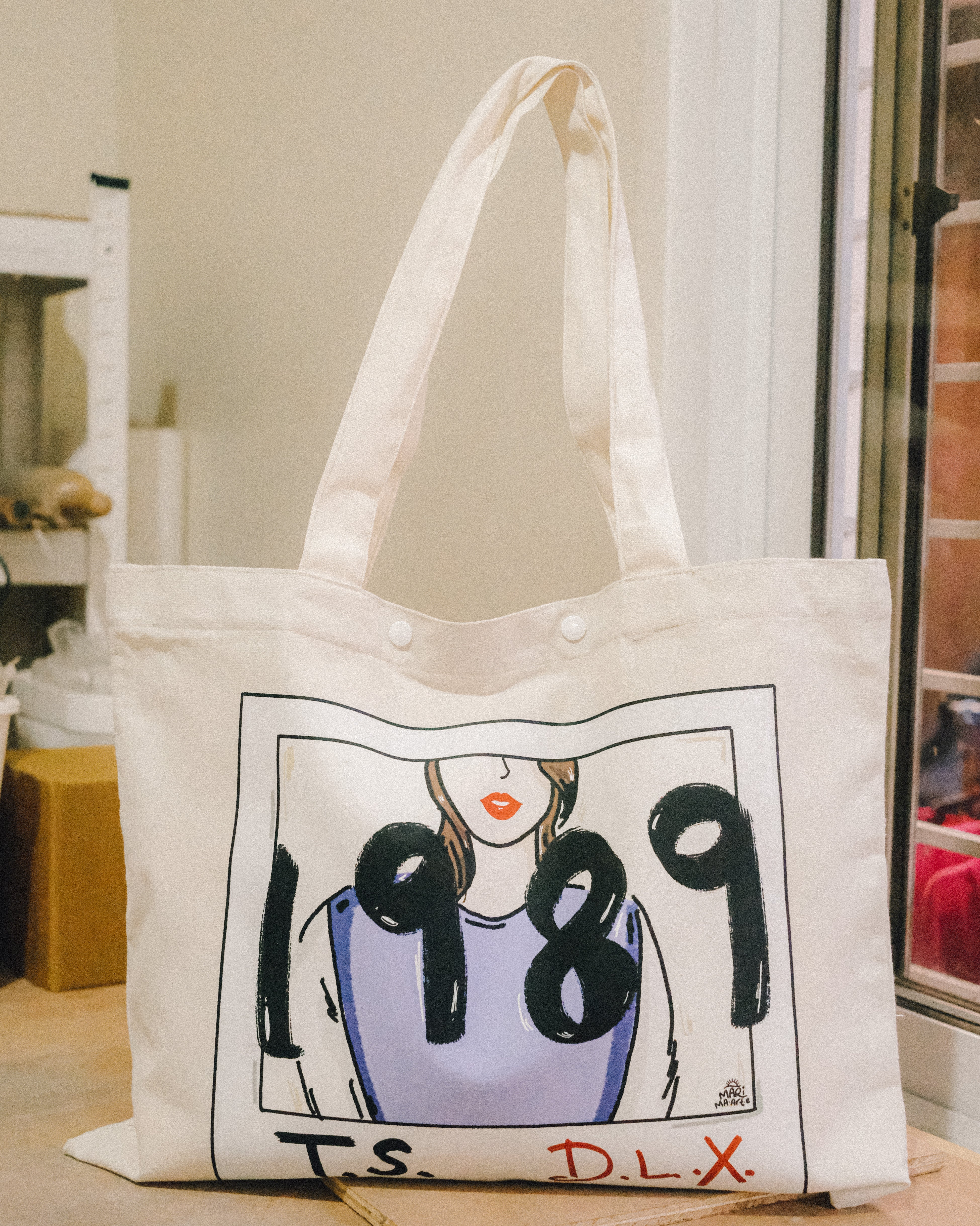 TAYLOR SWIFT 1989 TOTE BAG – MARI MANALO ART