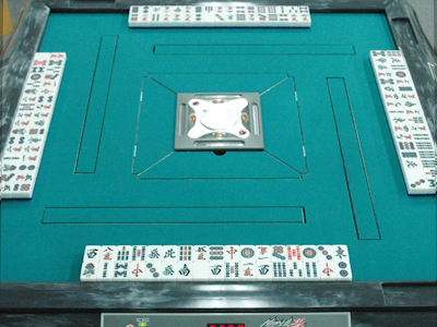 全自動卓の再現 | オンライン麻雀 Maru-Jan 公式サイト