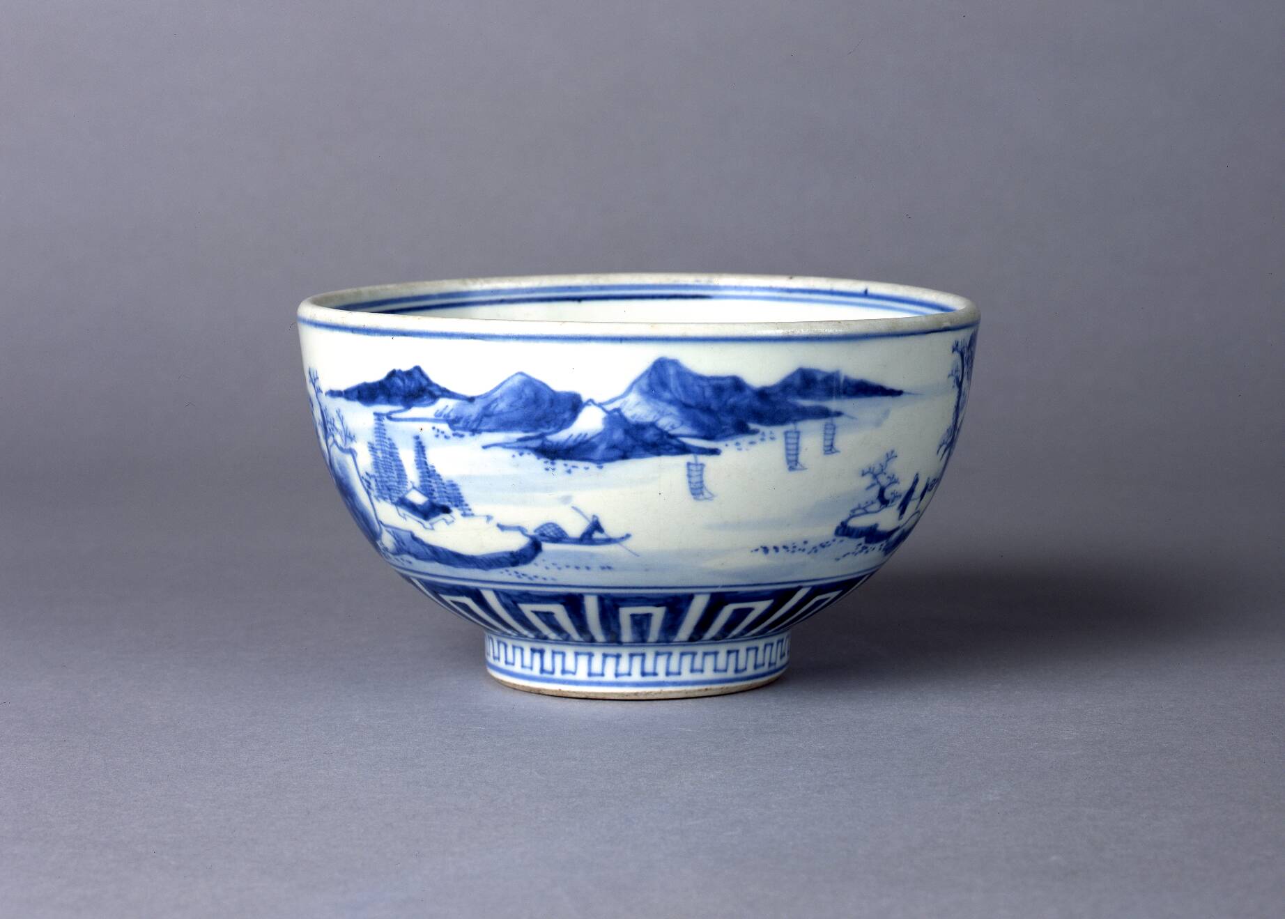 染付楼閣山水図鉢 – 兵庫陶芸美術館 収蔵品データベース