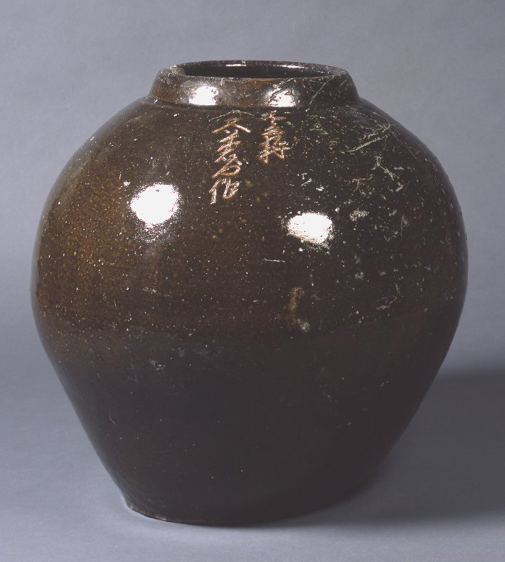 赤土部灰釉油壺 – 兵庫陶芸美術館 収蔵品データベース