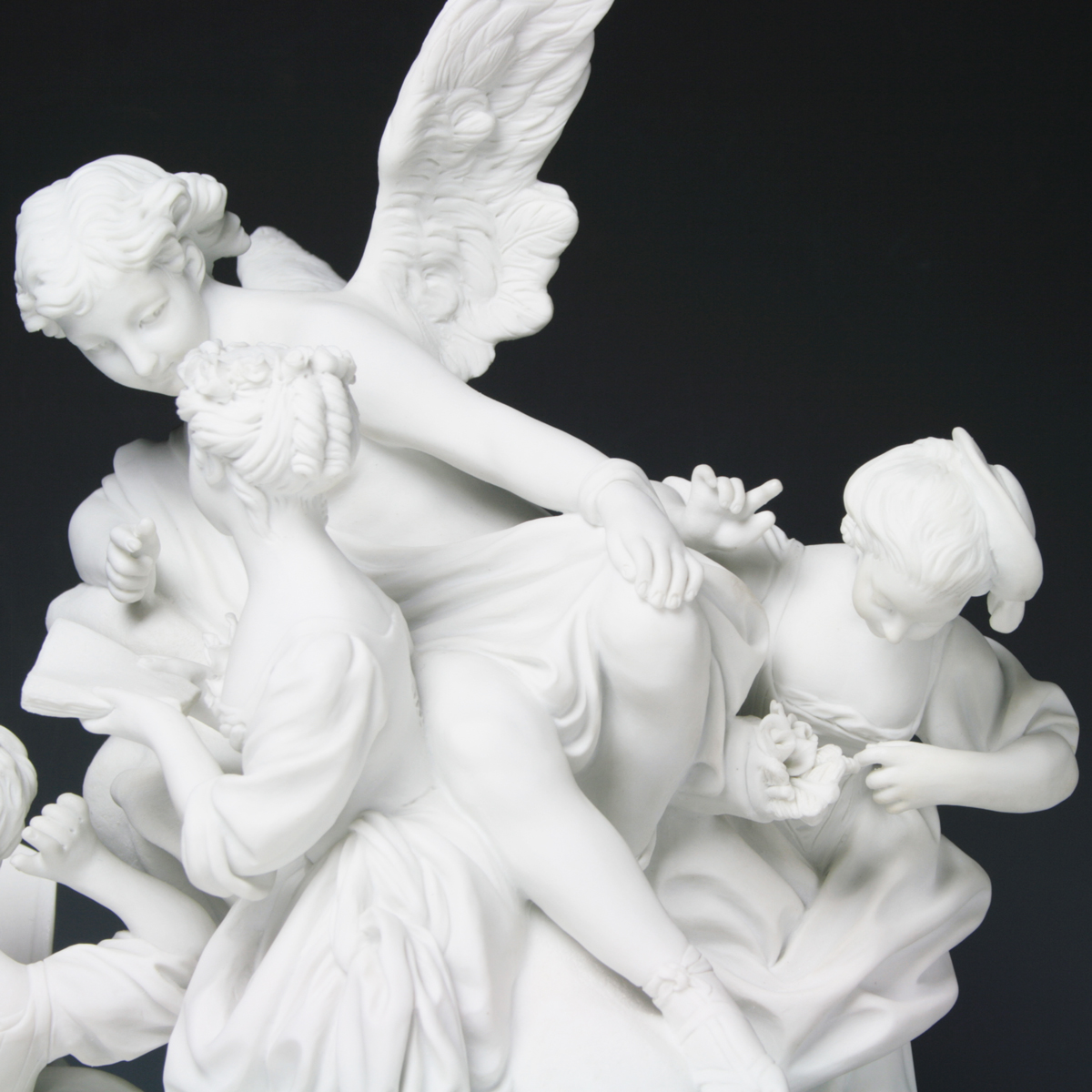 セーブル(Sevres) 白磁 人形置物 ビスケット 飾り物 恋愛教育【現物