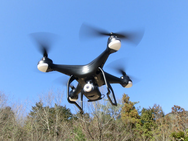ドローンに挑戦「HOLY STONE HS120D」