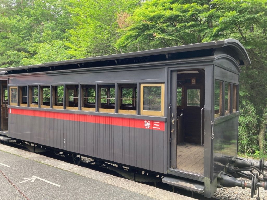 動態保存されている国内最古のSL！「12号」が明治村を駆け抜ける勇姿に