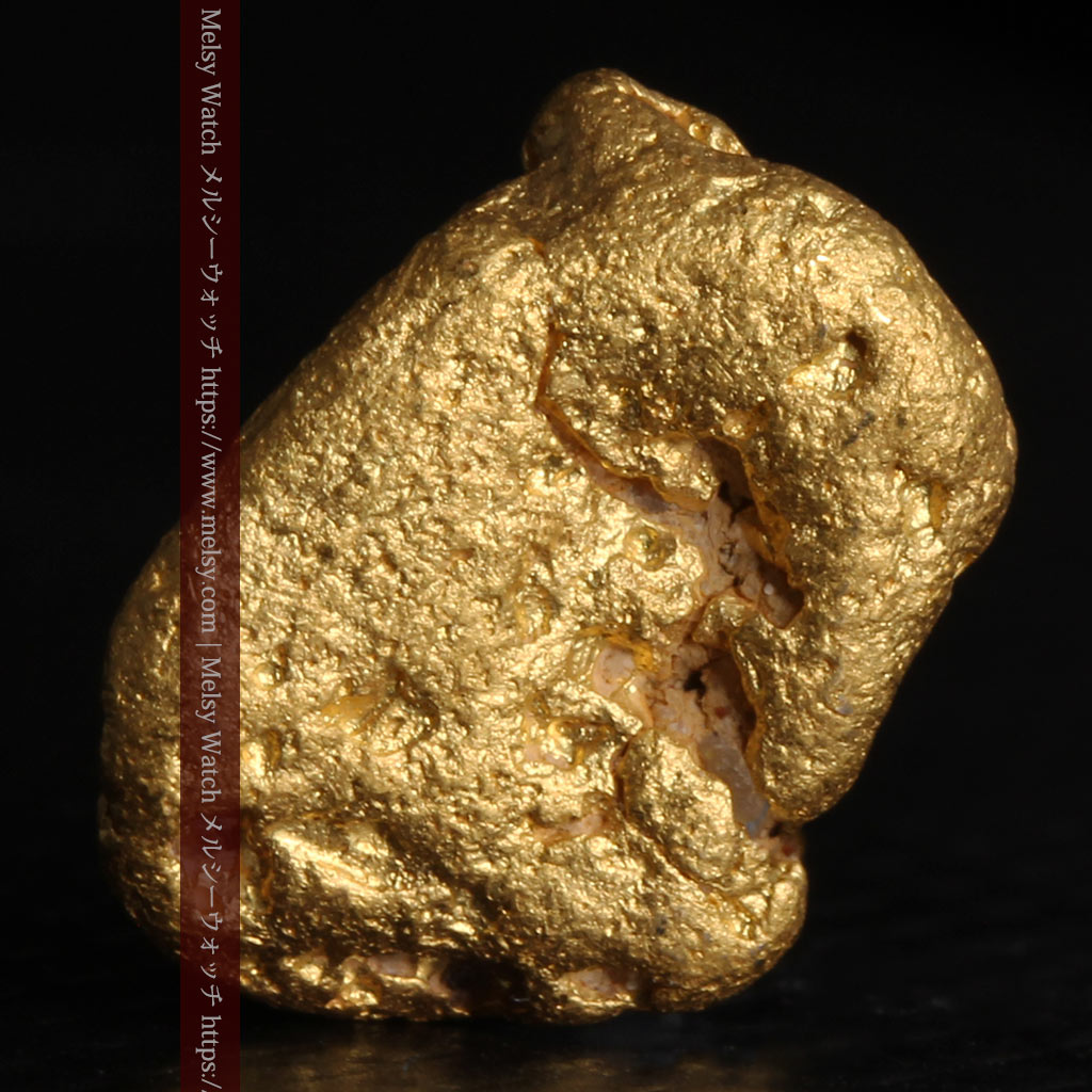 3.14gの少しいびつな豆のような形の自然金