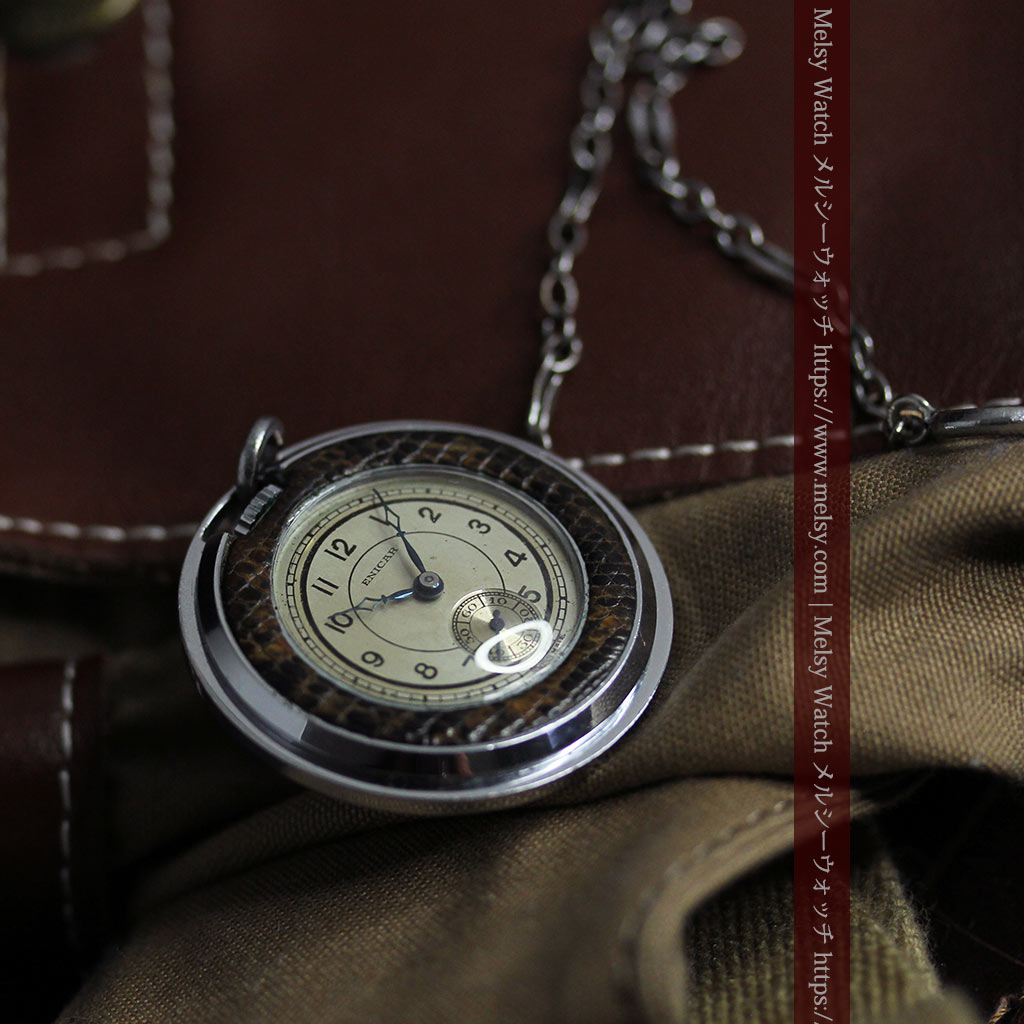 エニカのレトロでカジュアルな鎖付きアンティーク懐中時計
