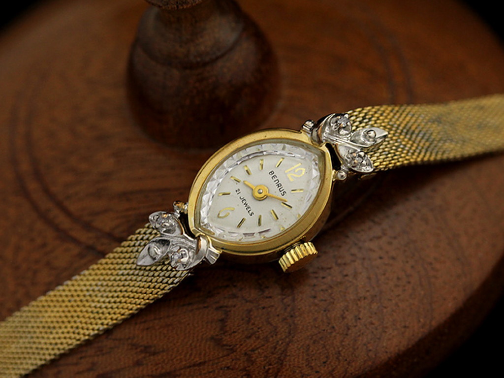 ベンラス 女性用腕時計 ダイヤモンドと装飾バンド 【1960年頃】