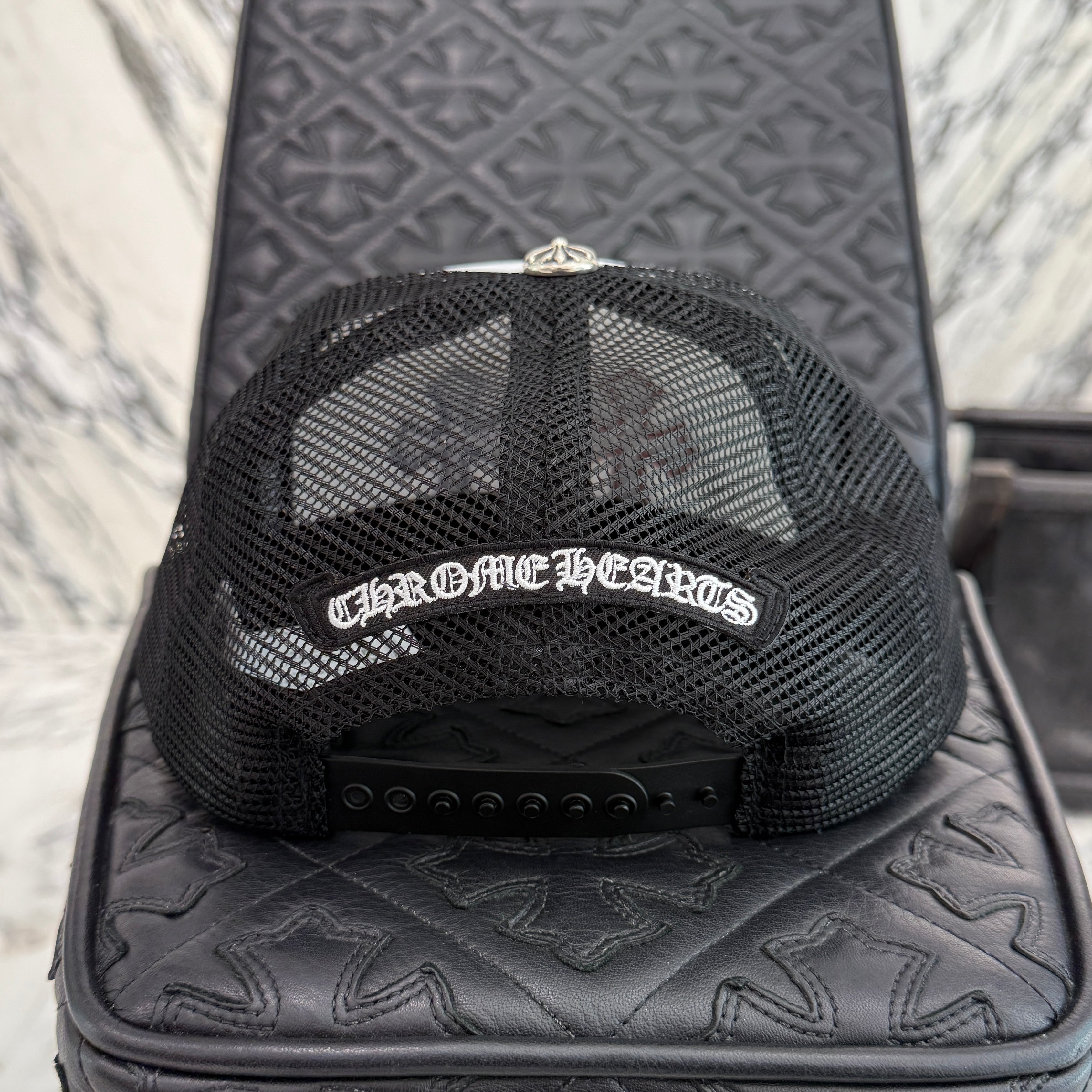 CHROME HEARTS Tricolor Triple Cross Patch Trucker Cap ONE SIZE（51