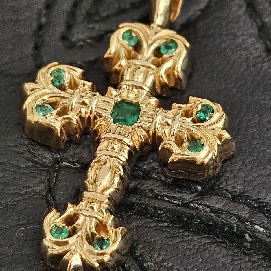 CHROME HEARTS 22K Tiny Filigree Cross Emerald Pendent Top クロム