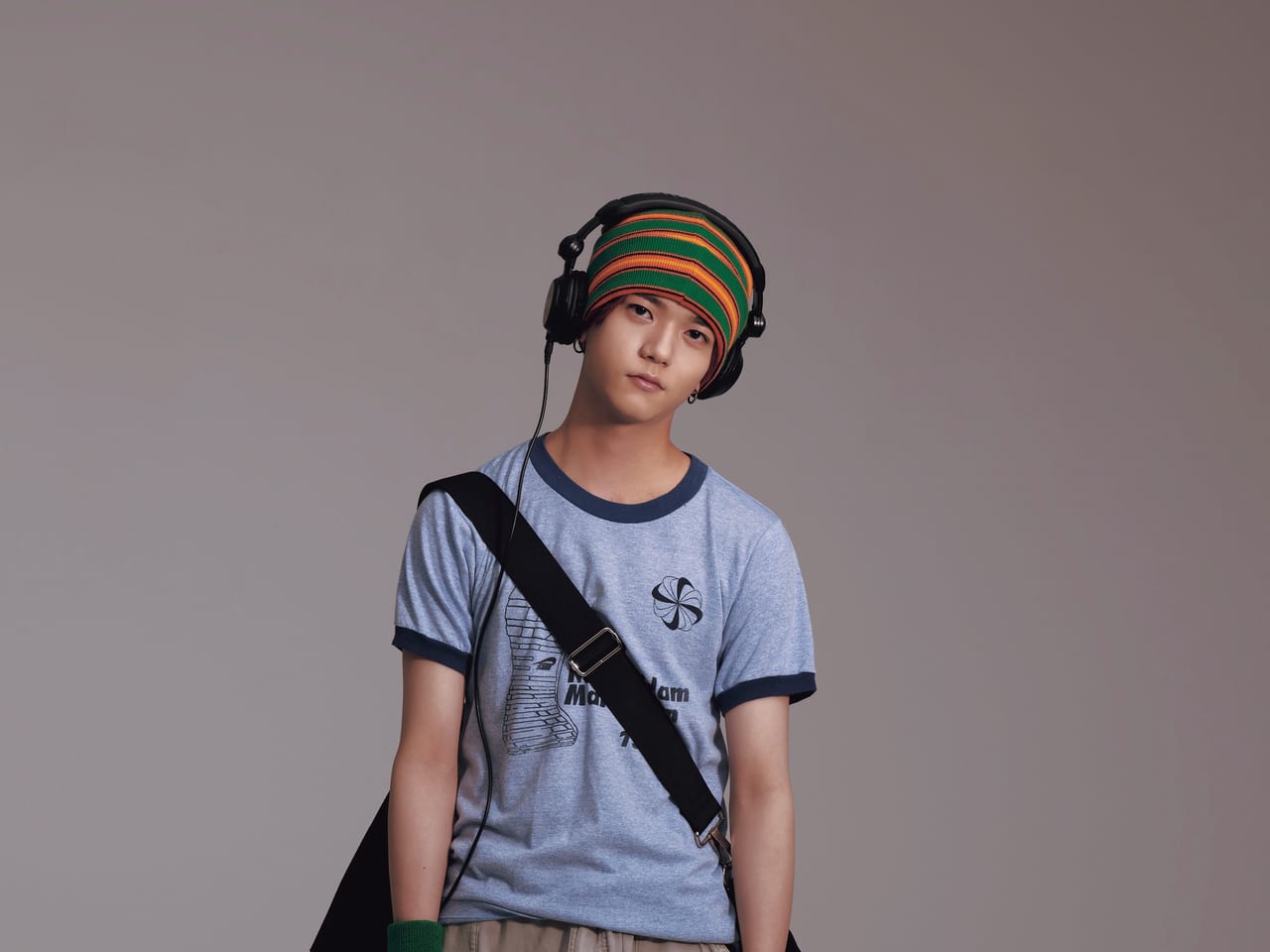 FANTASTICSの中島颯太が魅せる、カラーと小物で攻めた真夏の古着コーデ